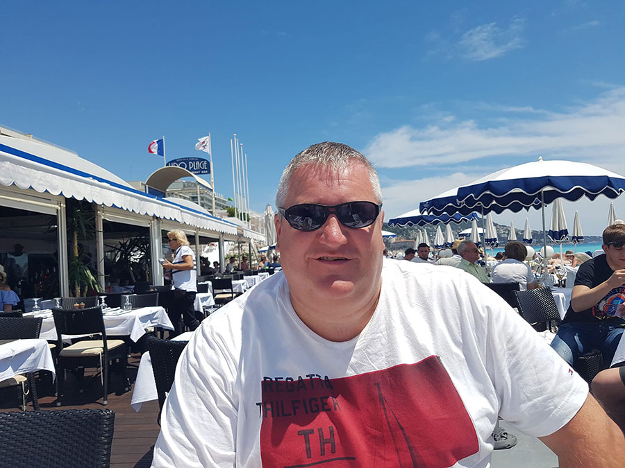 TRAVEL THE WORLD AND SMILE HAPPY TRAVELLING WITH DAVIE