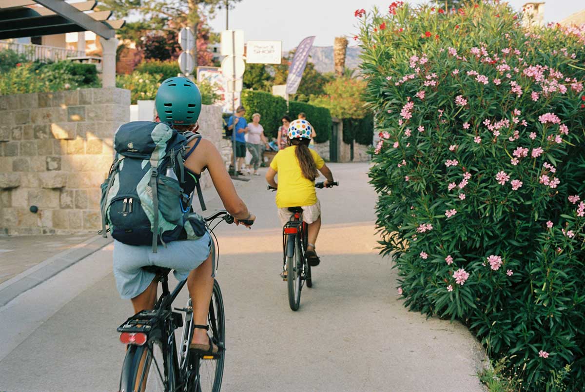 Travel Hacks to Save Money on Holiday