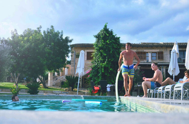 Rental Villa Guide for Group of Friends | Villa for a Group