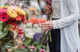 Traditions of Flower Gifting in Cape Town