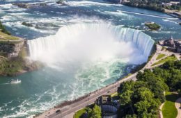 Niagara Falls picturesque waterfalls