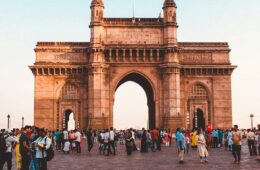 A Complete Guide to Mumbai: Exploring the Best Sights and Street Food